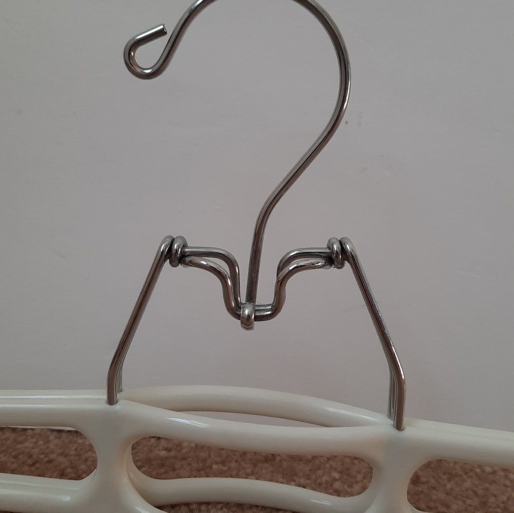 rectangle hangers, plastic, metal hook .Honey-can-do clothes hangers - Picture 2 of 4
